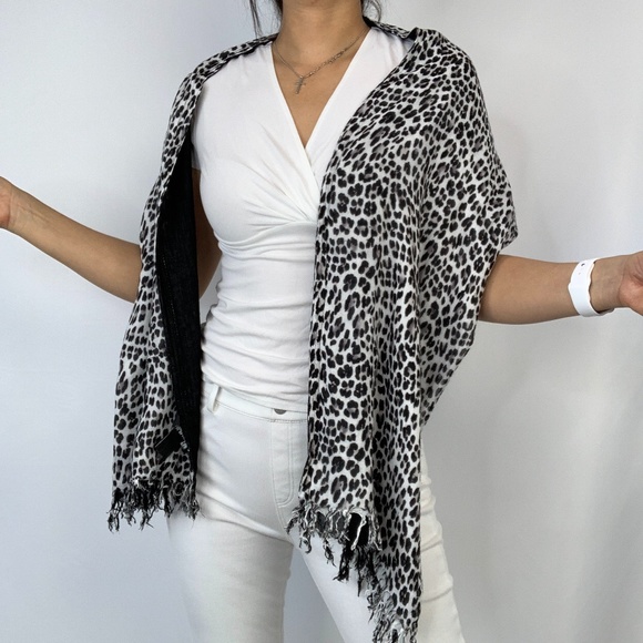 White House Black Market WHBM Shawl SCARF - Picture 1 of 8